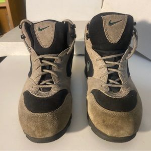 Vintage 90's Nike Air ACG Hiking Trail Boots Tan Suede Women's Size 8.5 Retro